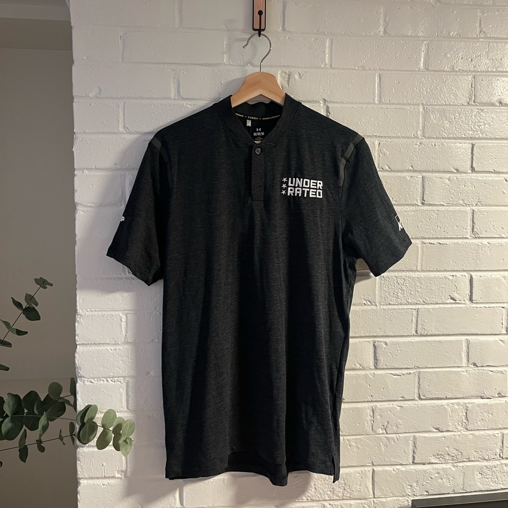 Under Armour Men's Curry Splash Polo UNDERRATED Golf Tour Edition